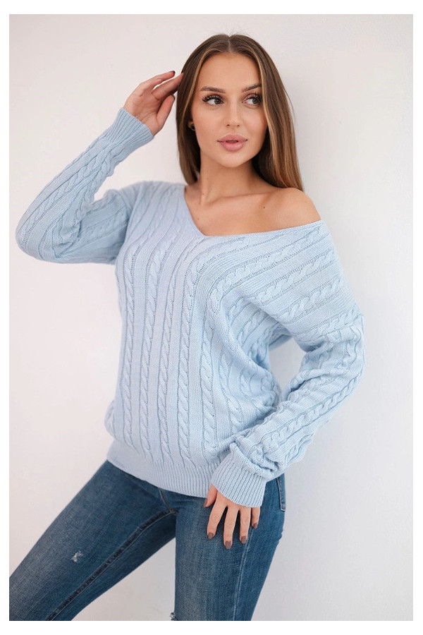 Niebieski wełniany sweter splot warkocz